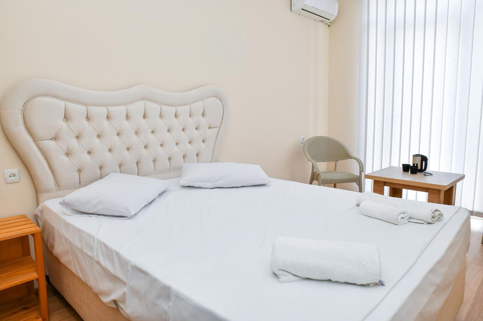 Just Inn Kutaisi Dış mekan fotoğraf