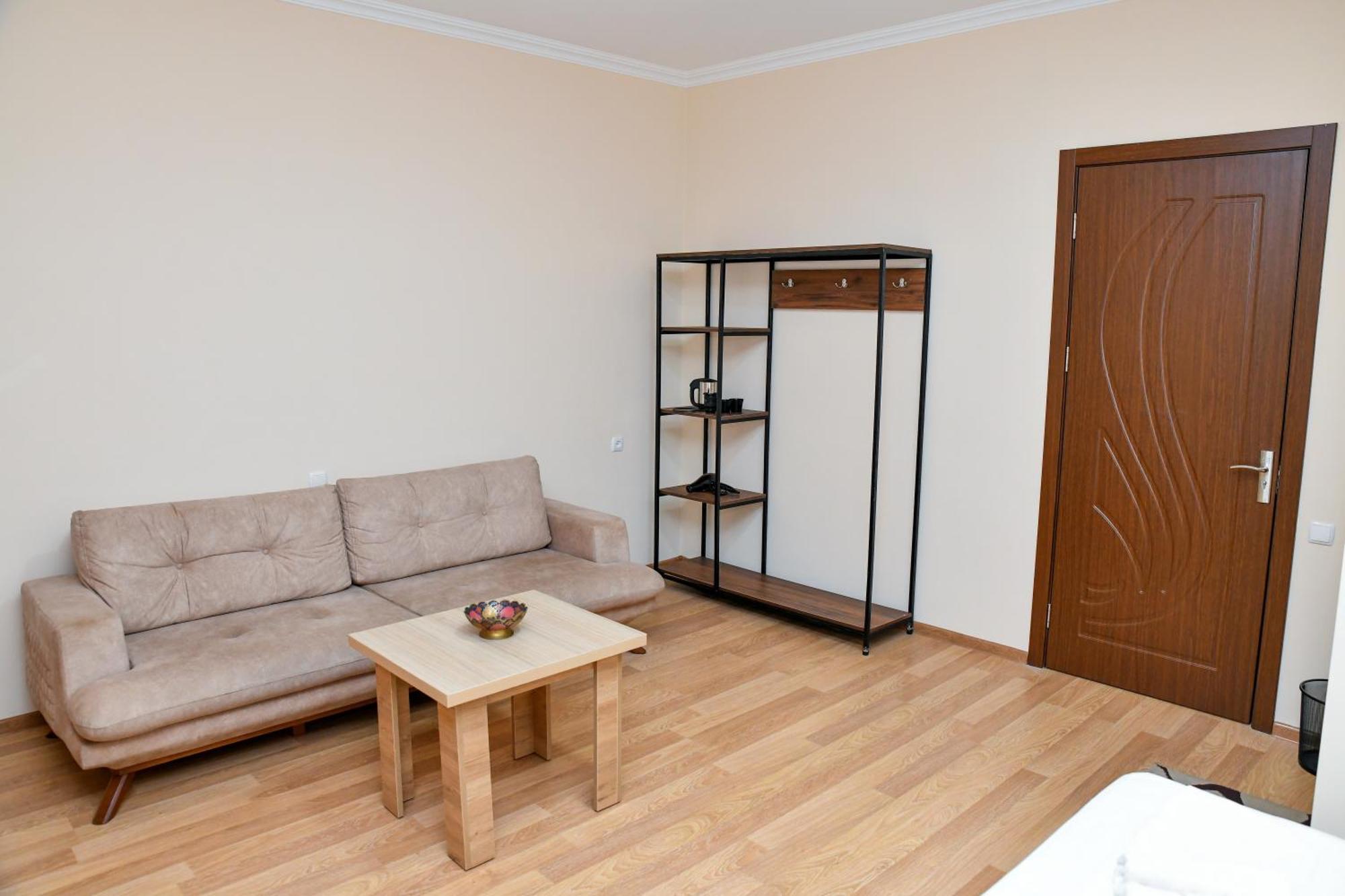 Just Inn Kutaisi Dış mekan fotoğraf