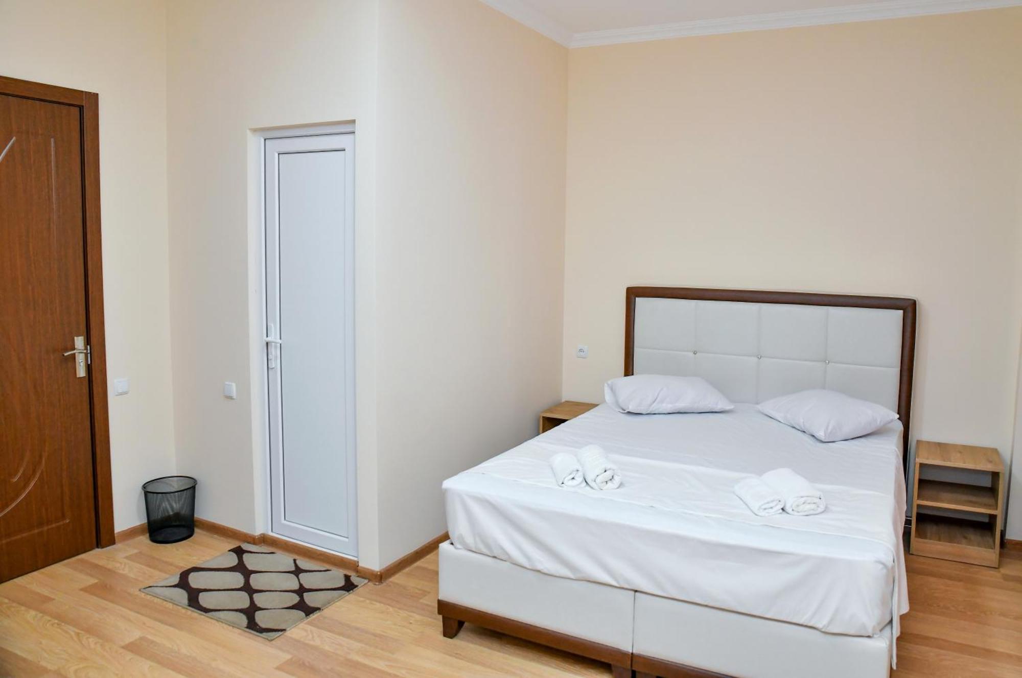 Just Inn Kutaisi Dış mekan fotoğraf