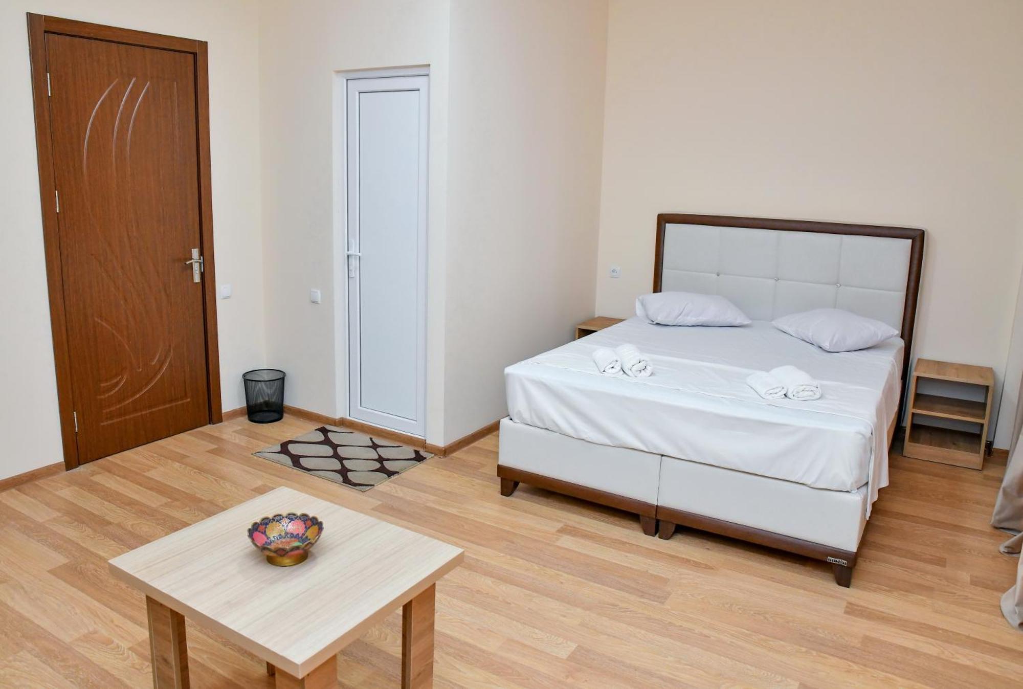 Just Inn Kutaisi Dış mekan fotoğraf