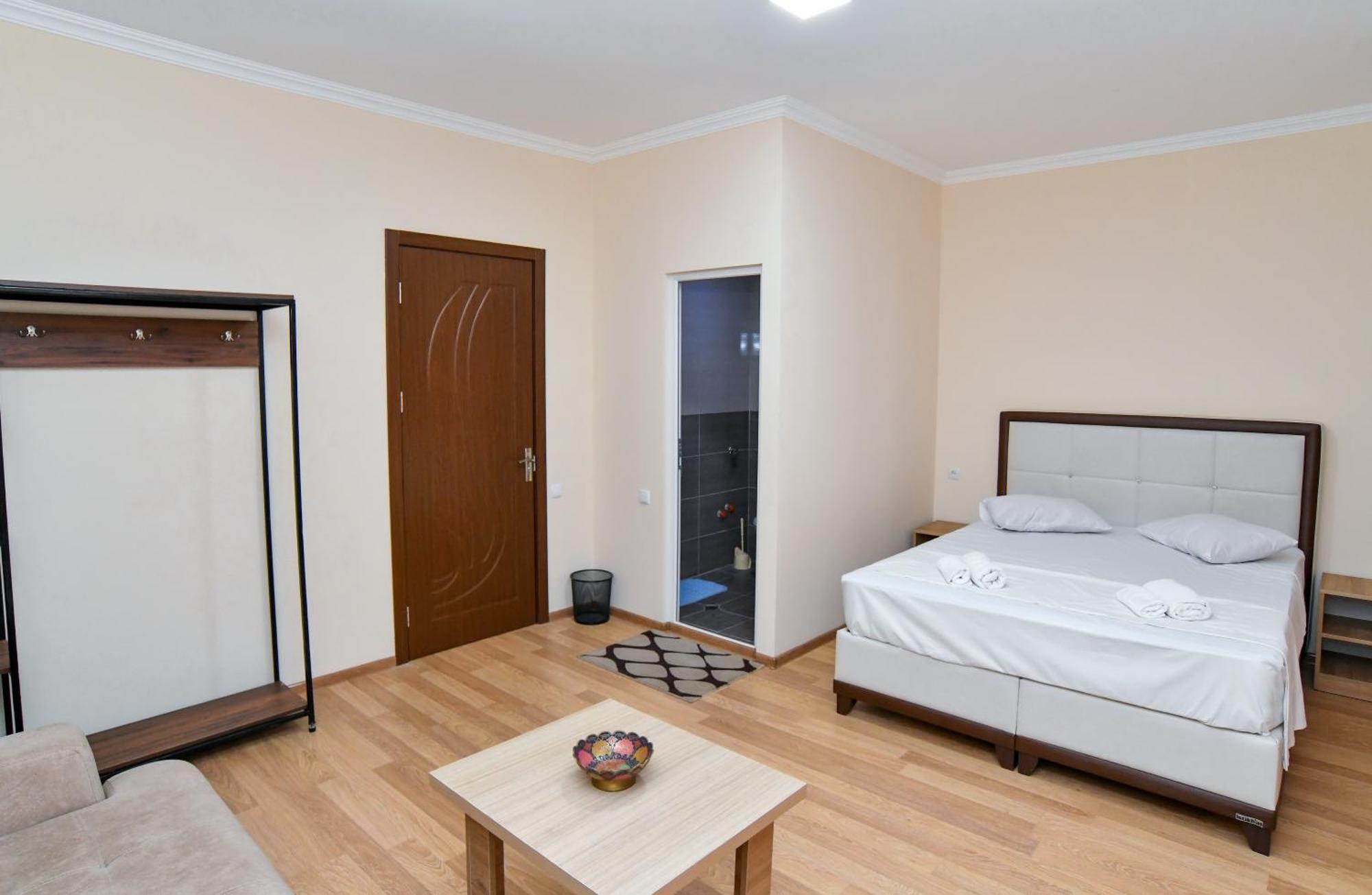 Just Inn Kutaisi Dış mekan fotoğraf