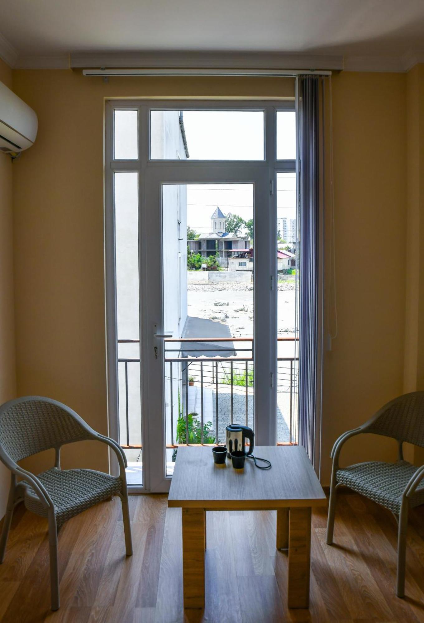 Just Inn Kutaisi Dış mekan fotoğraf