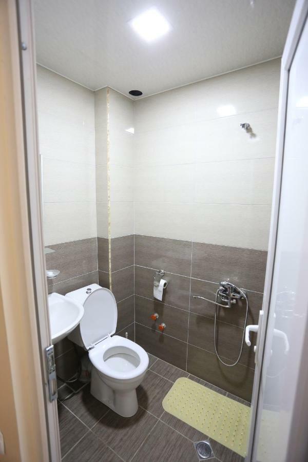 Just Inn Kutaisi Dış mekan fotoğraf